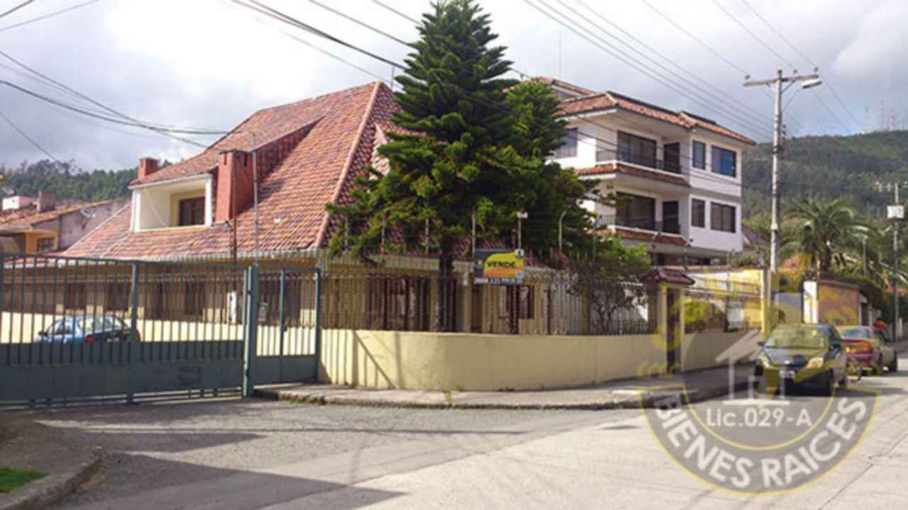 Villa/Casa/Edificio de Venta en Cuenca Ecuador sector Av. 10 de Agosto