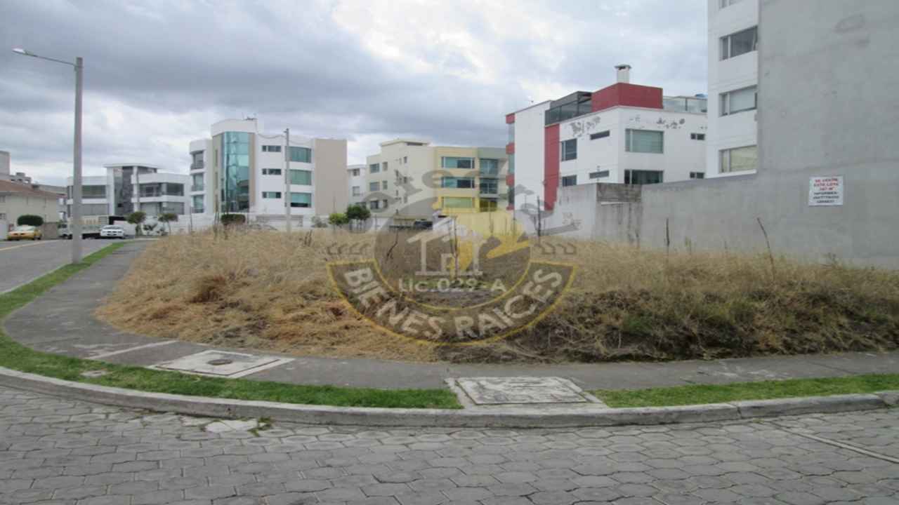 Sitio de Venta en Quito Ecuador sector Quito Norte/ Amagasi del Inca/ Urb Jardines de Amagasi