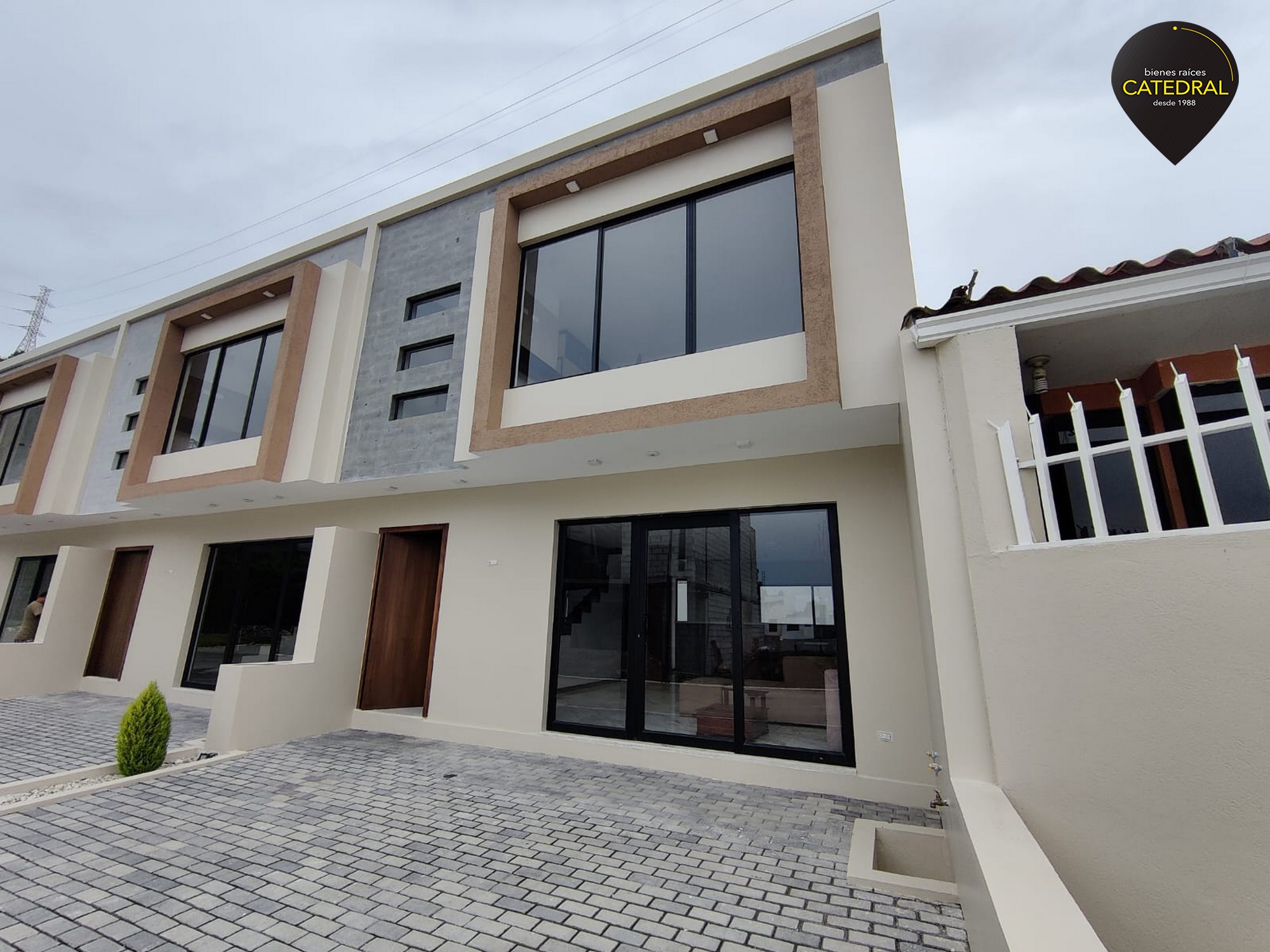 Villa/Casa/Edificio de Venta en Guayaquil Ecuador sector Charasol-condominio el Altor